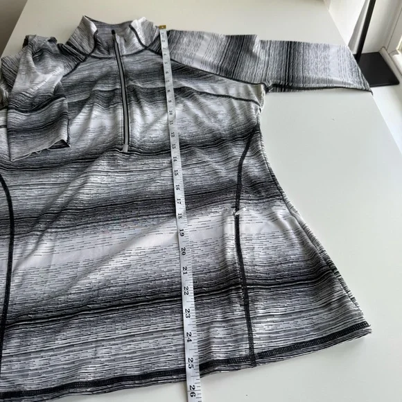 Athleta Running Wild Half Zip 2.0 Stride Size Medium - Picture 8 of 9